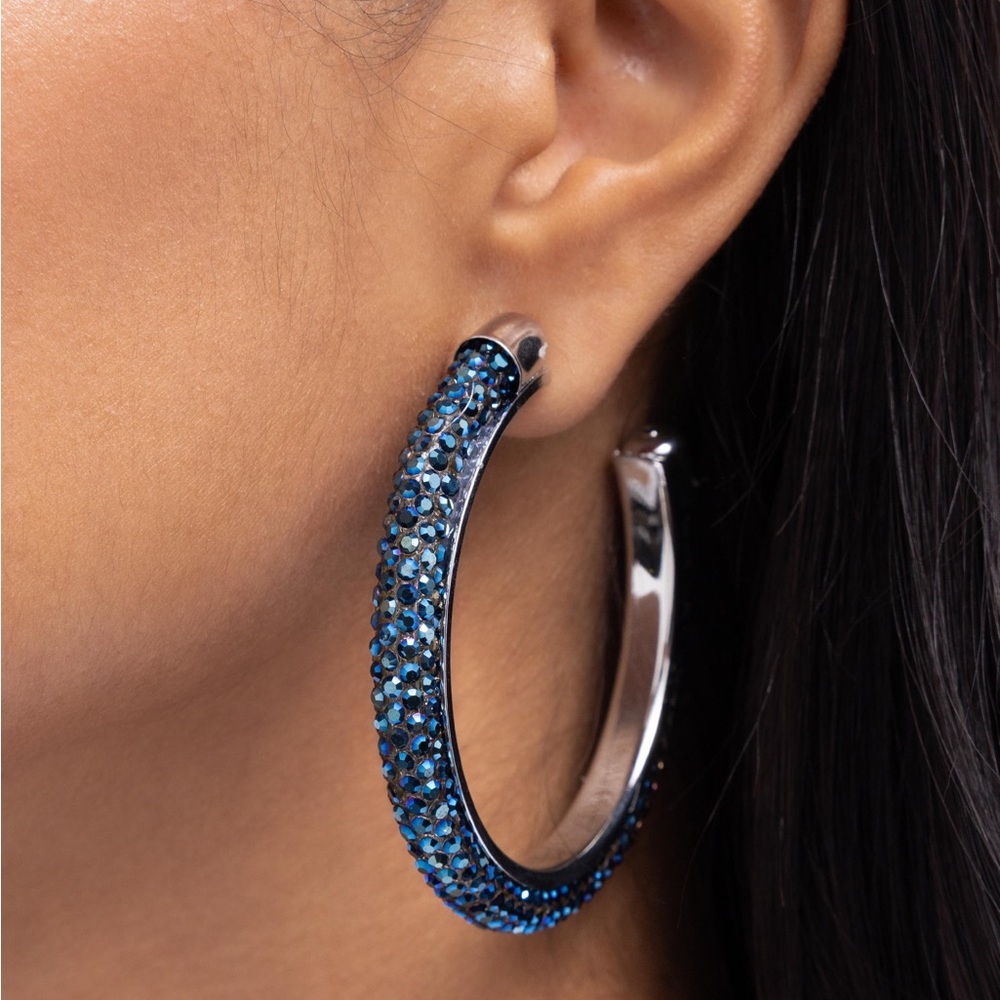 Chiseled Crescendo - Blue